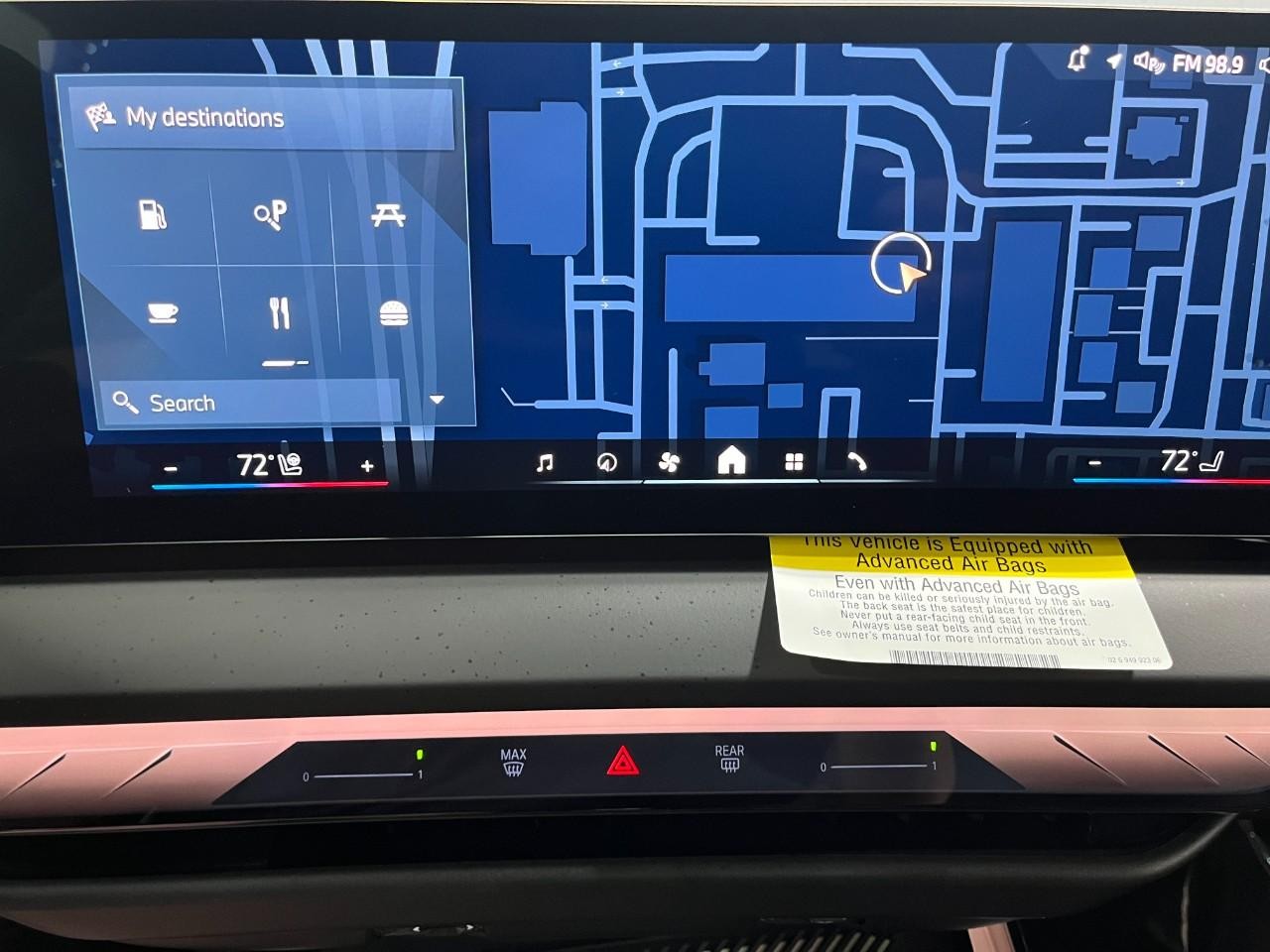 BMW X3 Vehicle Full-screen Gallery Image 26