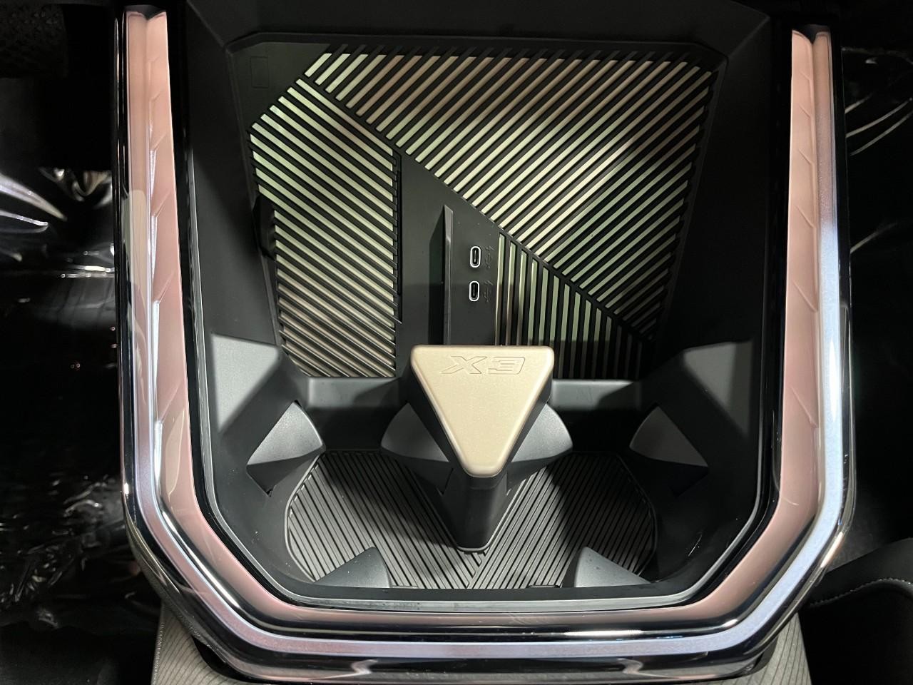 BMW X3 Vehicle Full-screen Gallery Image 27