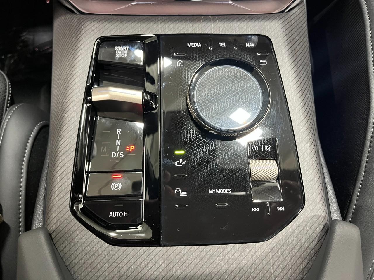 BMW X3 Vehicle Full-screen Gallery Image 28