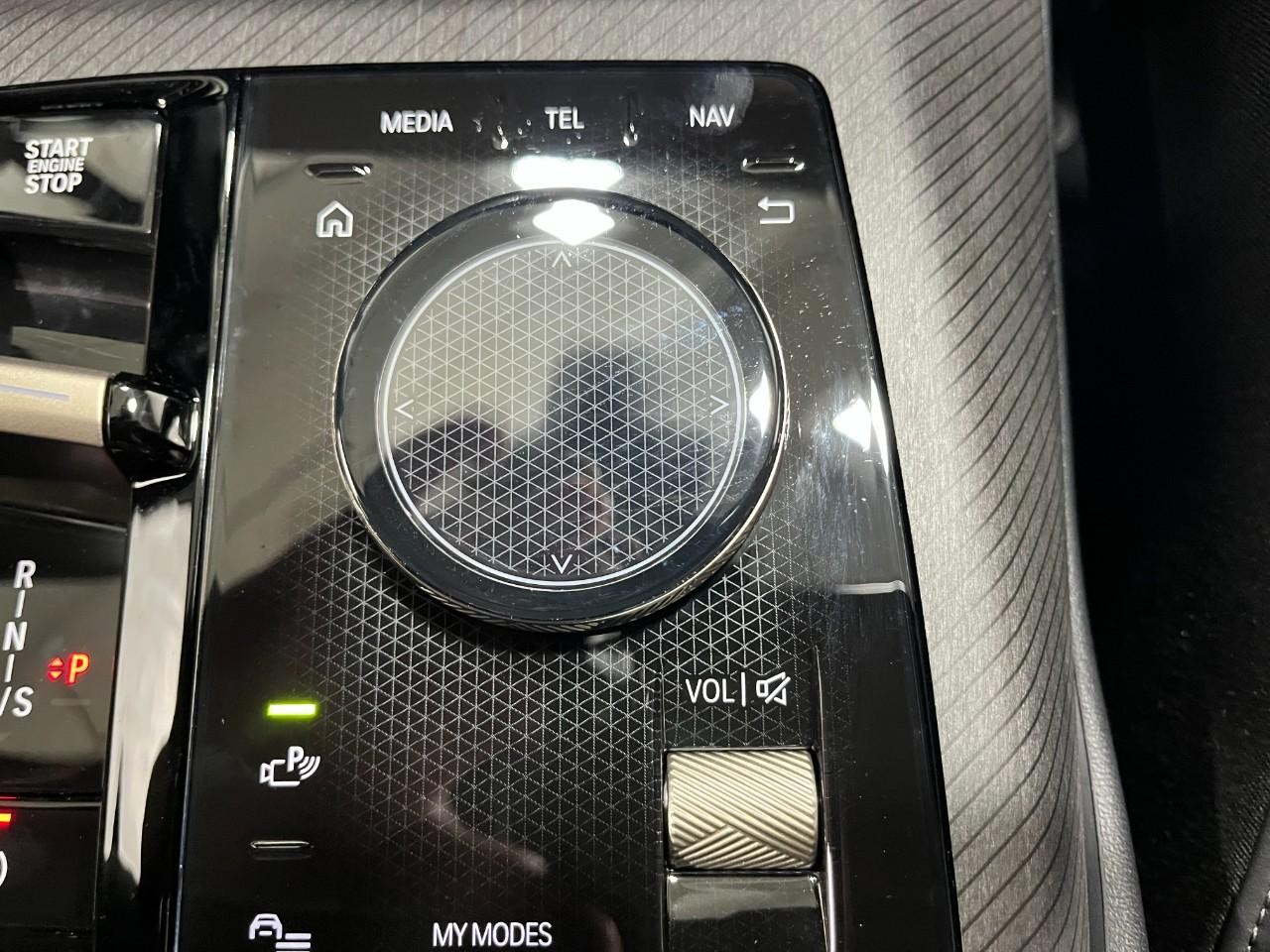 BMW X3 Vehicle Full-screen Gallery Image 29