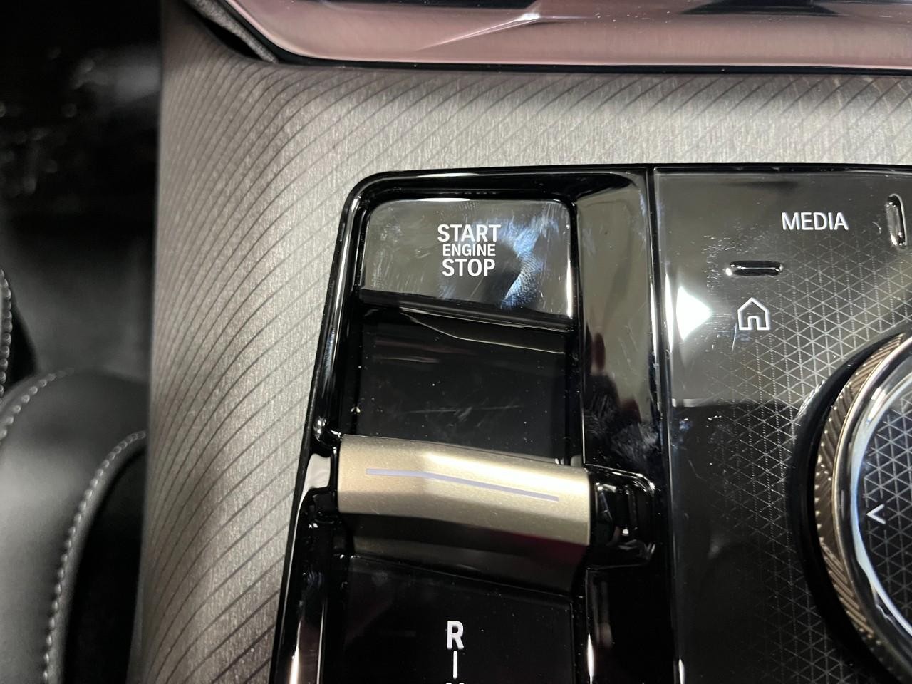 BMW X3 Vehicle Full-screen Gallery Image 30