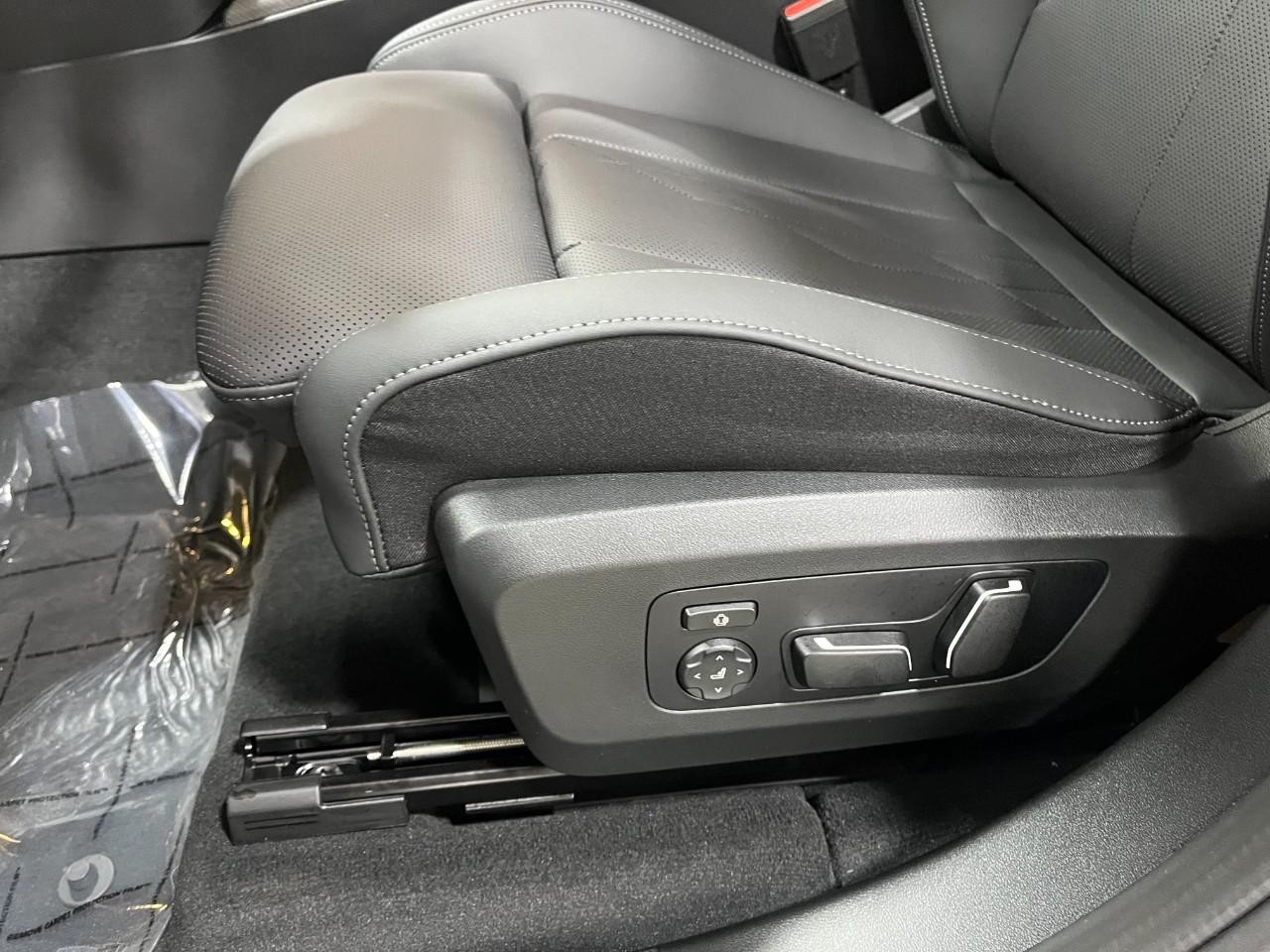 BMW X3 Vehicle Full-screen Gallery Image 34