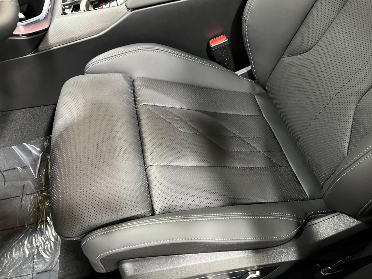 BMW X3 Vehicle Full-screen Gallery Image 36