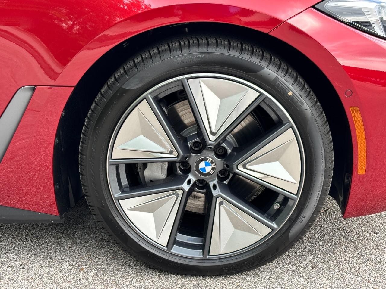 BMW i4 Vehicle Full-screen Gallery Image 5