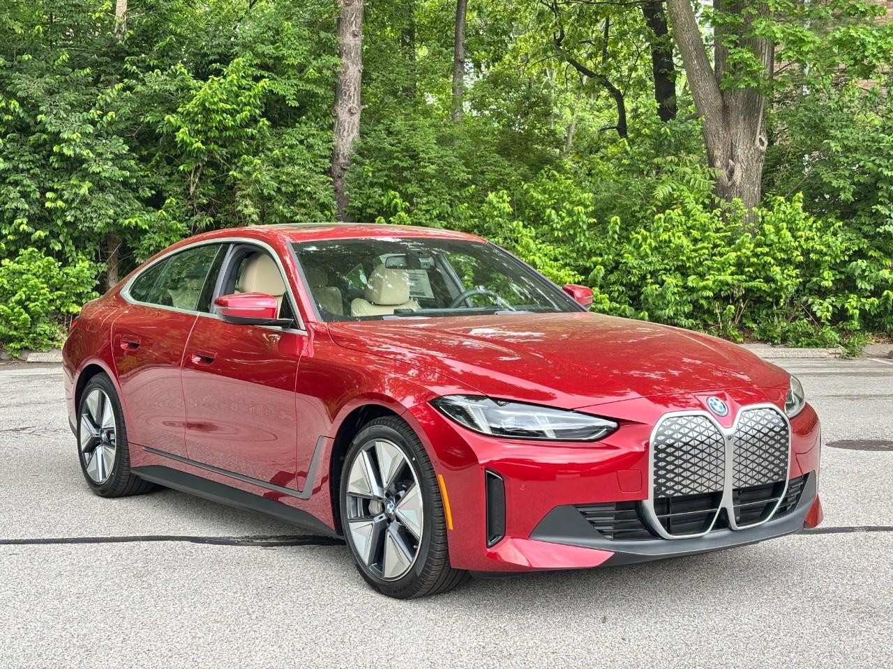 BMW i4 Vehicle Full-screen Gallery Image 6