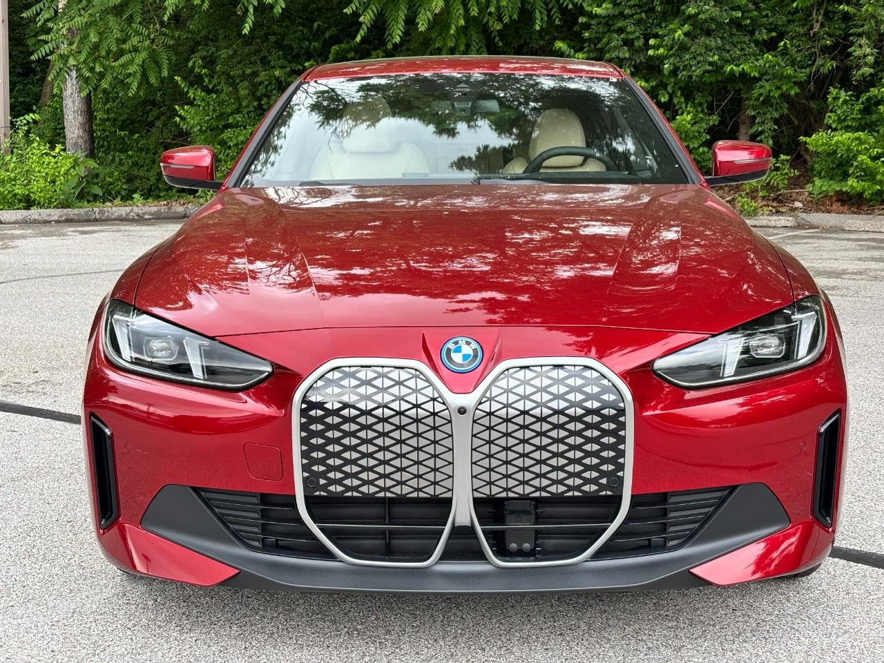 BMW i4 Vehicle Full-screen Gallery Image 7