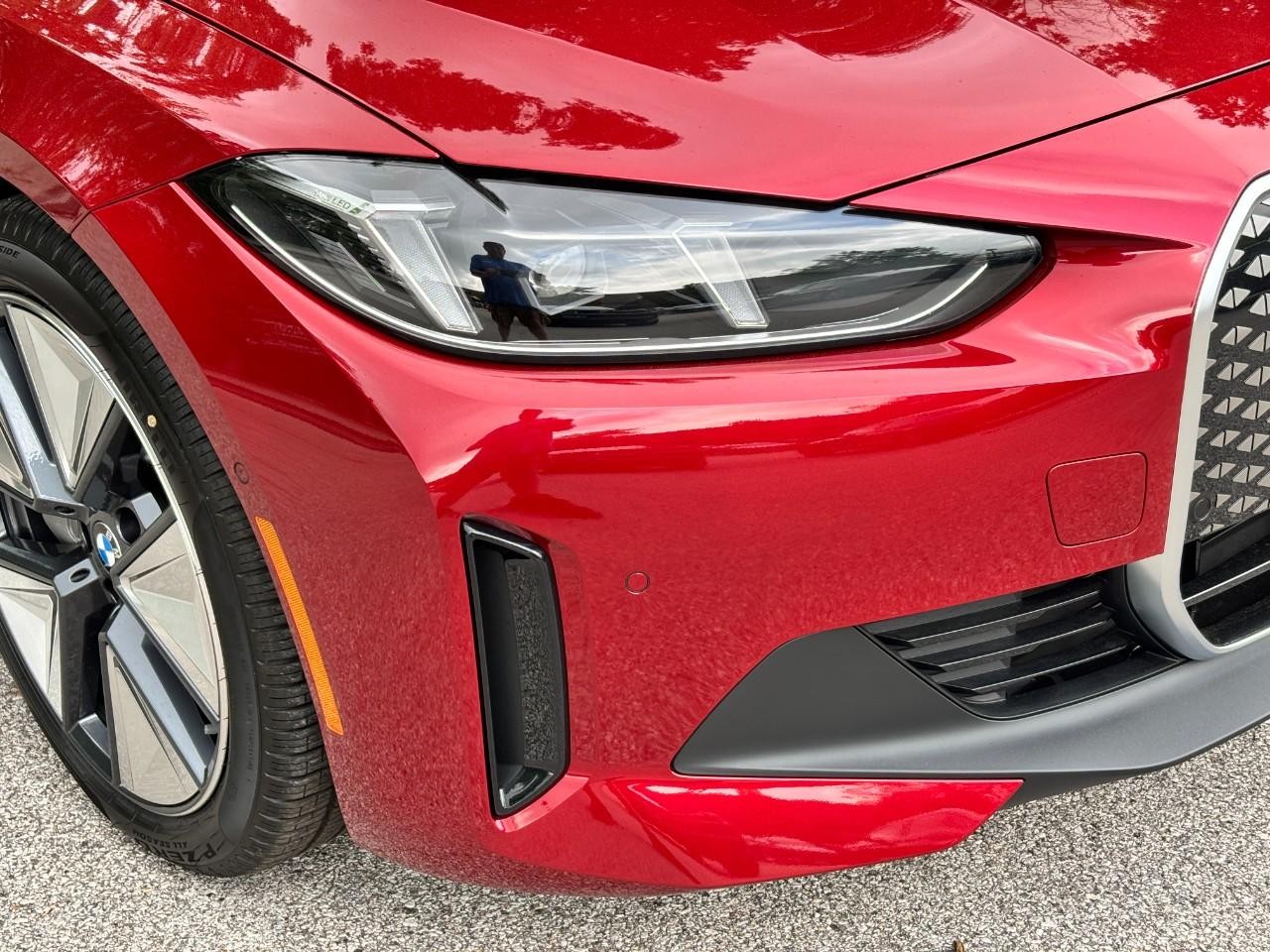 BMW i4 Vehicle Full-screen Gallery Image 8