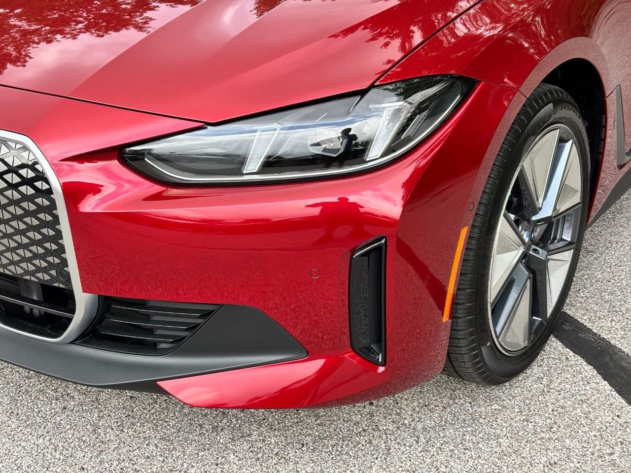 BMW i4 Vehicle Full-screen Gallery Image 9