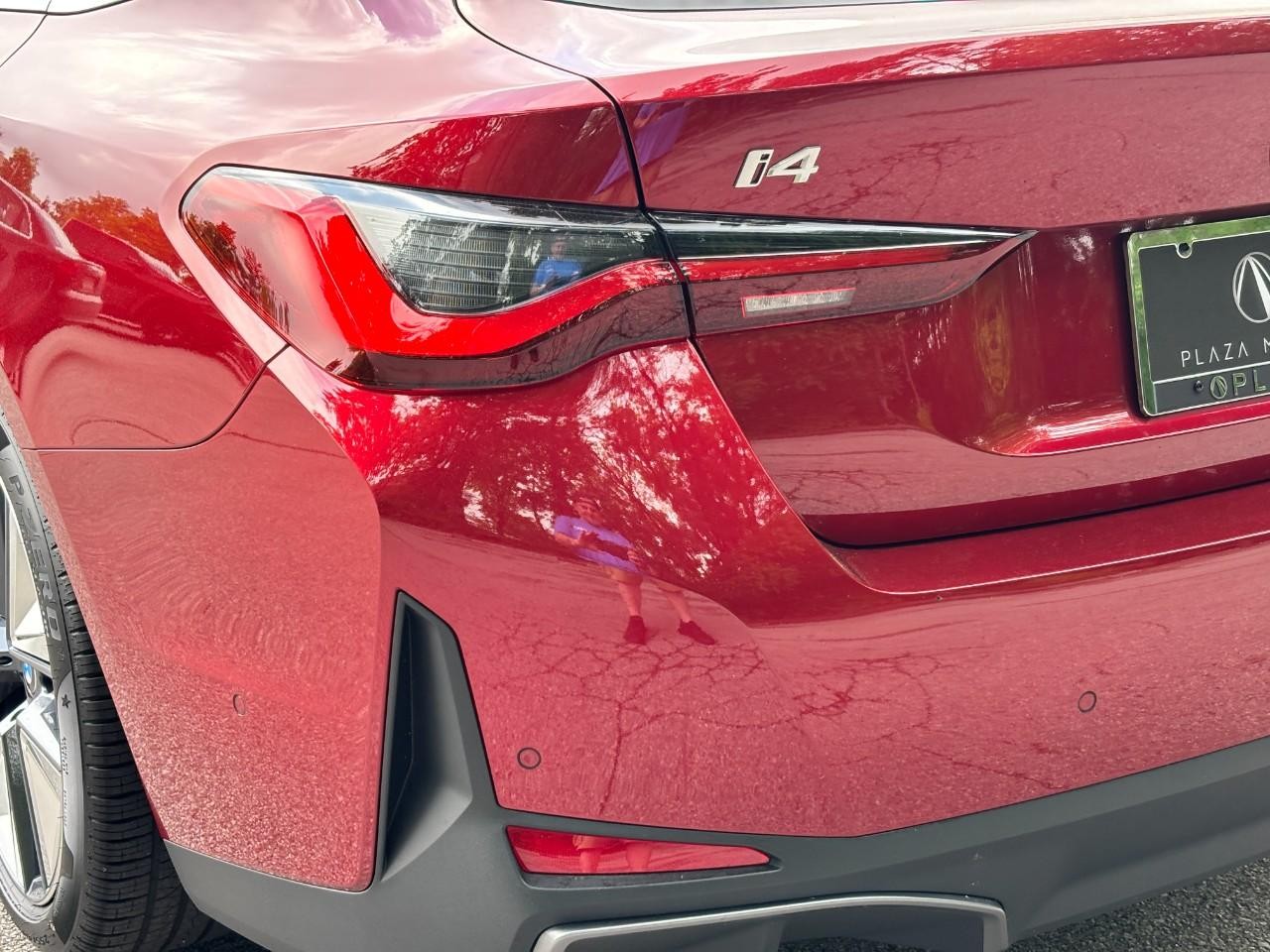 BMW i4 Vehicle Full-screen Gallery Image 11