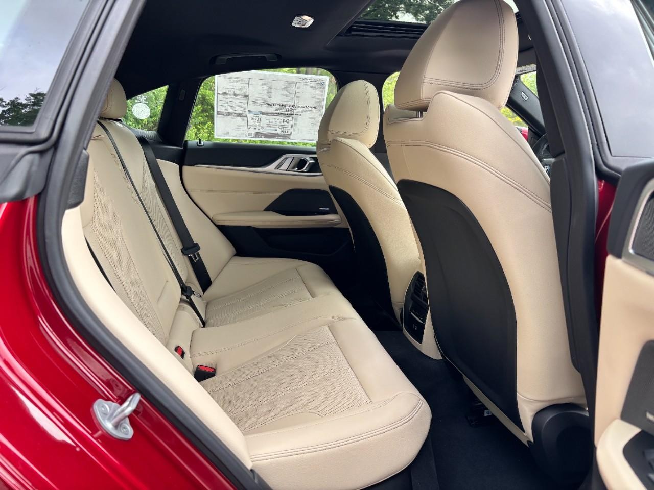 BMW i4 Vehicle Full-screen Gallery Image 13