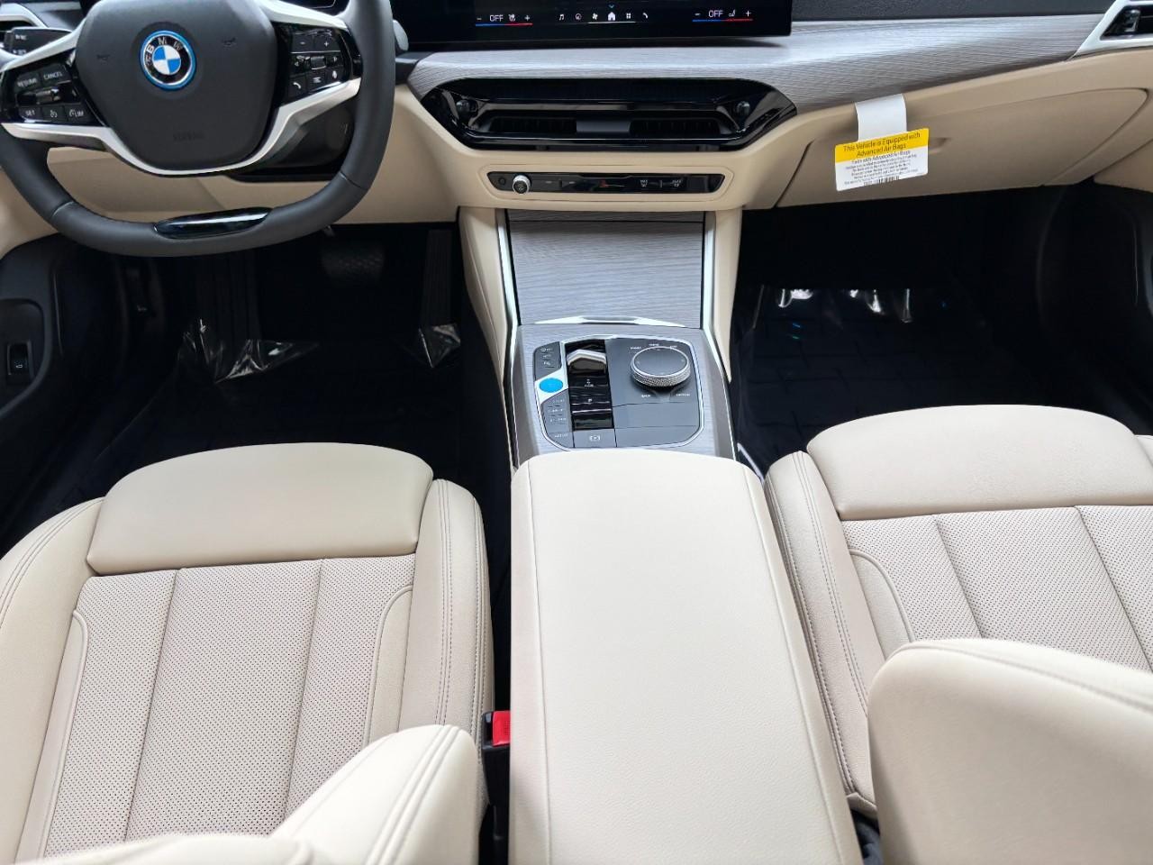 BMW i4 Vehicle Full-screen Gallery Image 17