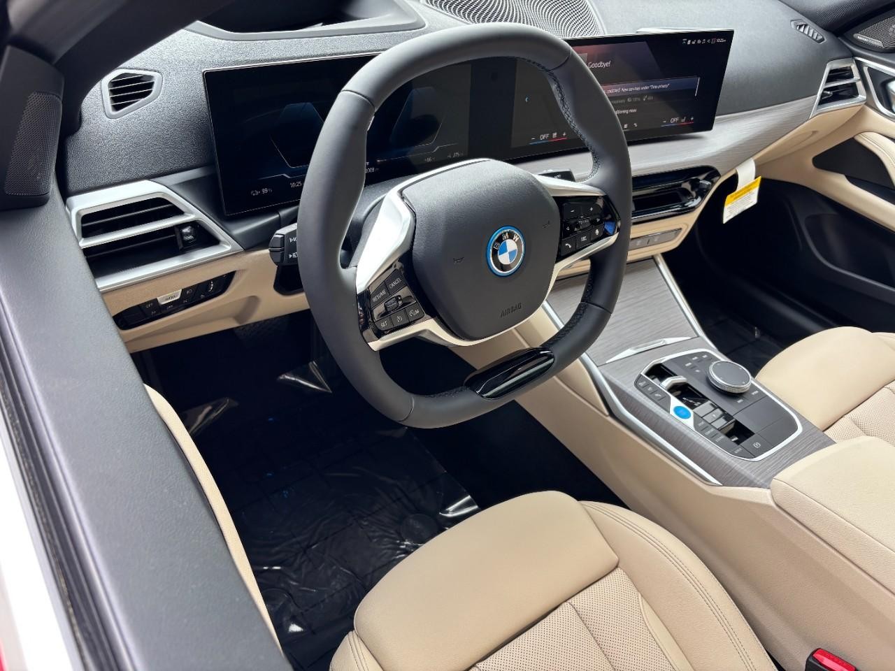 BMW i4 Vehicle Full-screen Gallery Image 20