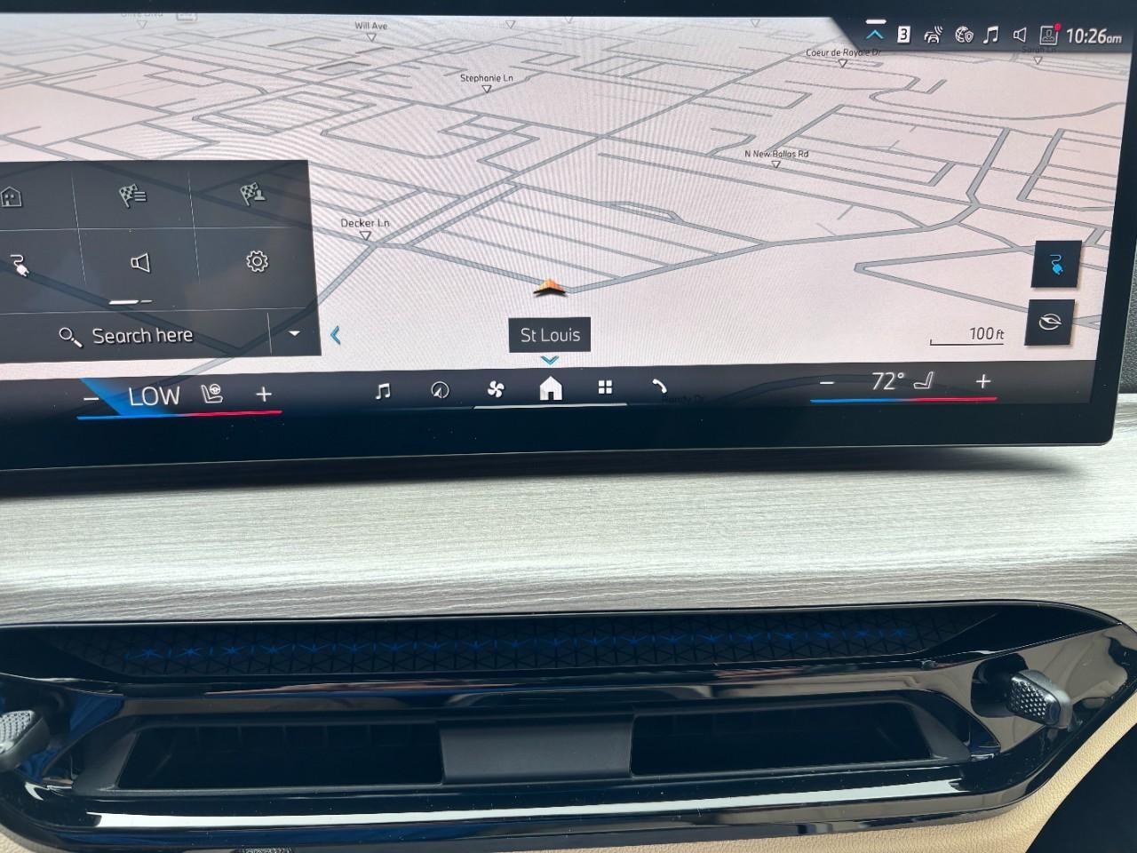 BMW i4 Vehicle Full-screen Gallery Image 25