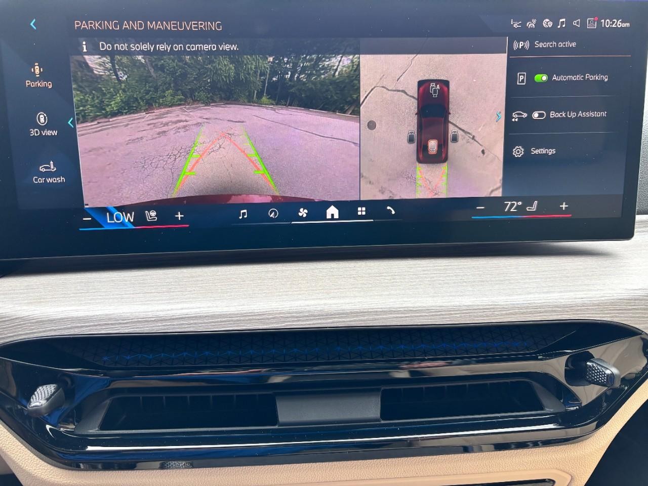 BMW i4 Vehicle Full-screen Gallery Image 26