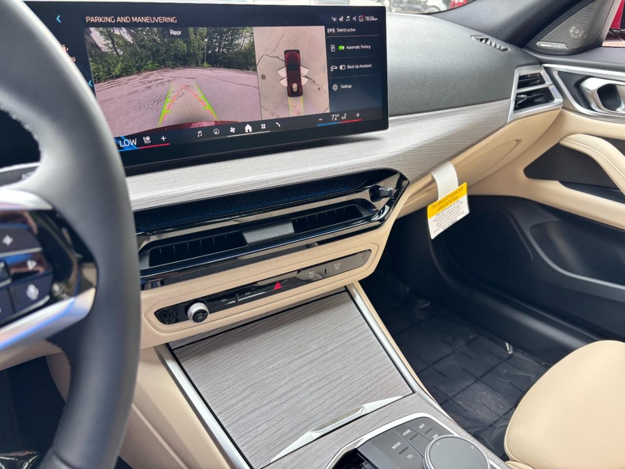 BMW i4 Vehicle Full-screen Gallery Image 33