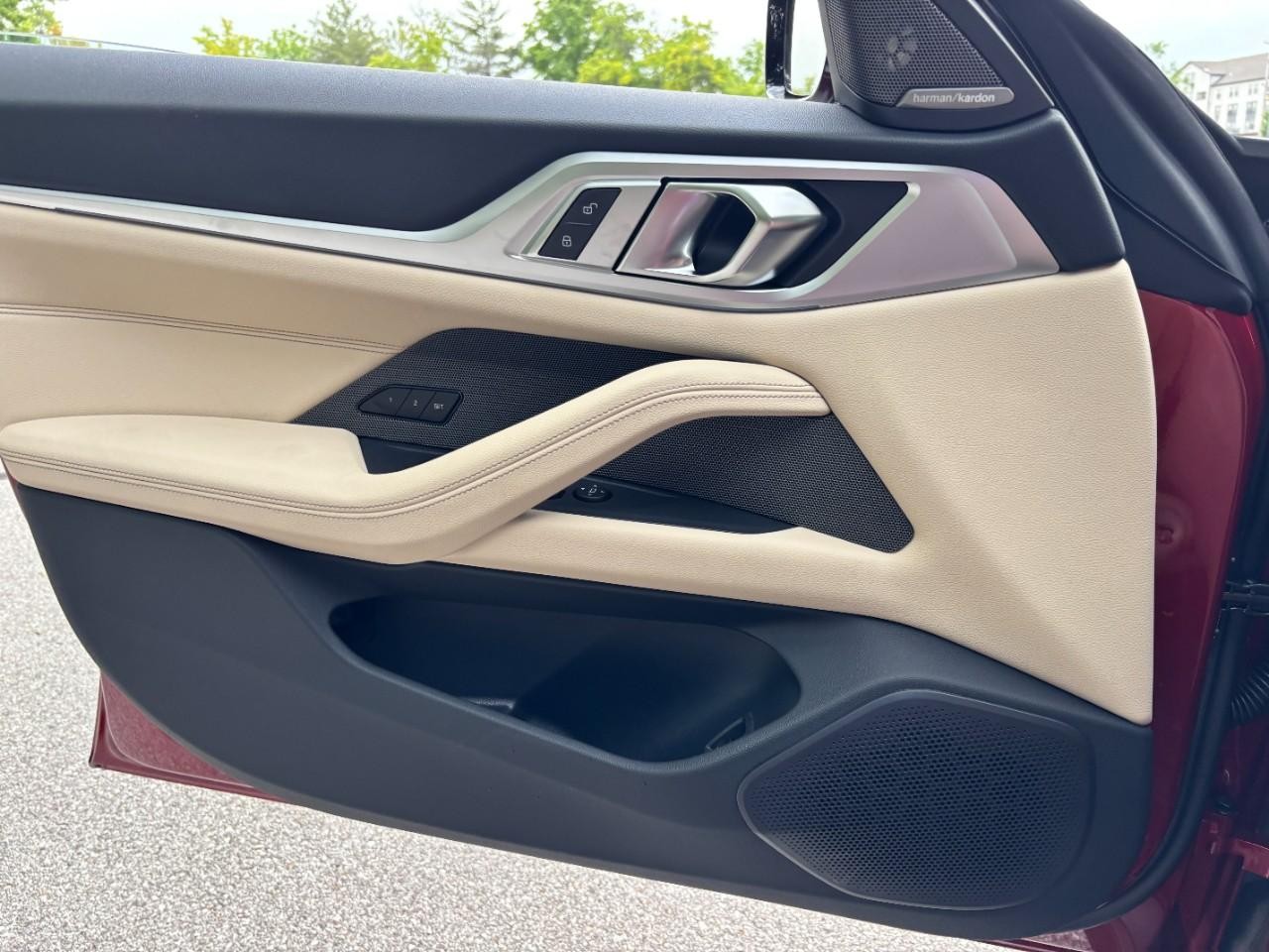 BMW i4 Vehicle Full-screen Gallery Image 34