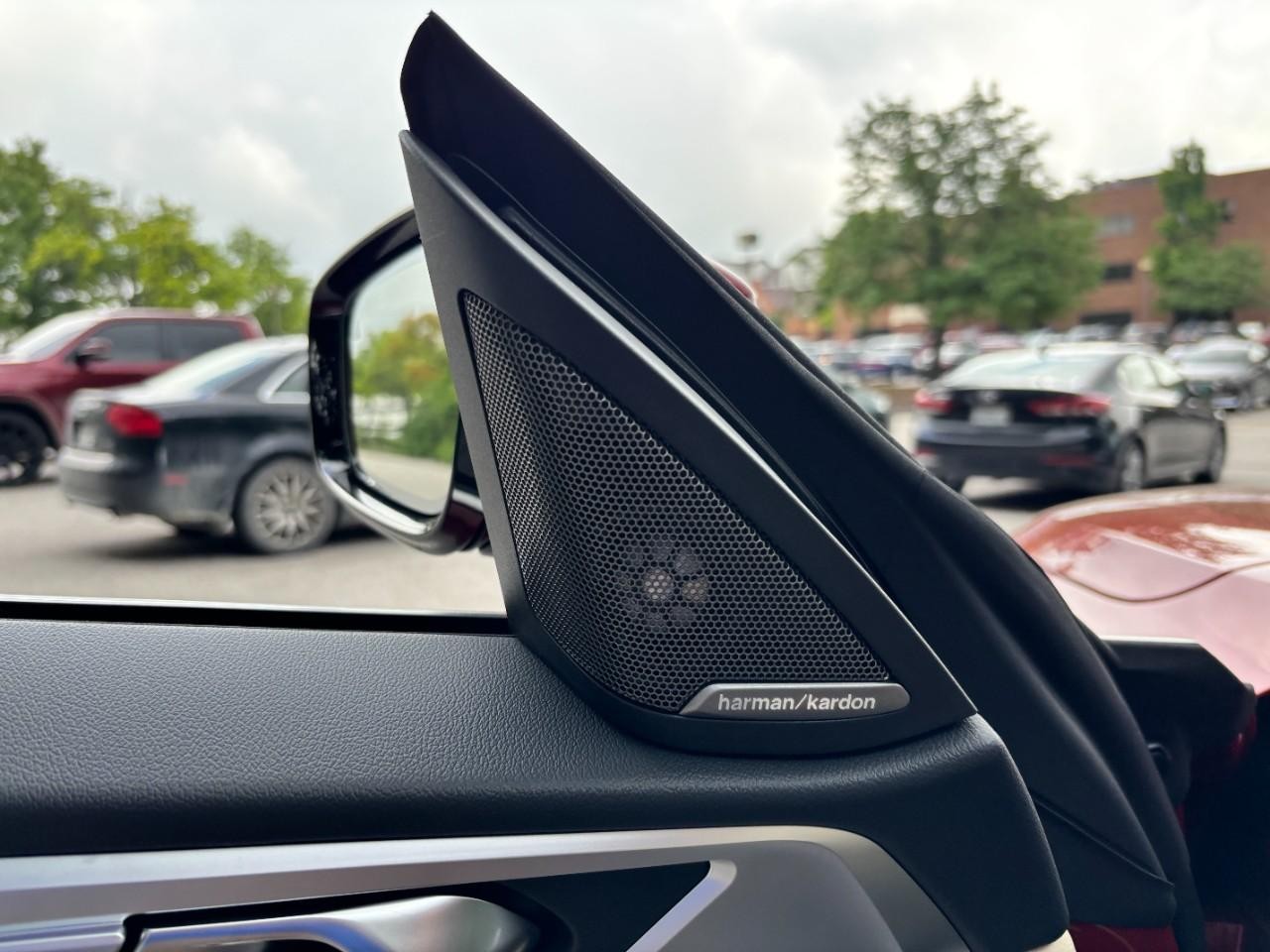 BMW i4 Vehicle Full-screen Gallery Image 35