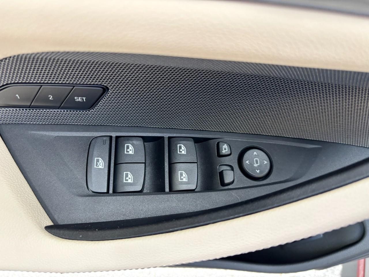 BMW i4 Vehicle Full-screen Gallery Image 38