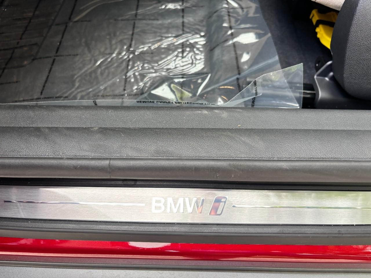 BMW i4 Vehicle Full-screen Gallery Image 39