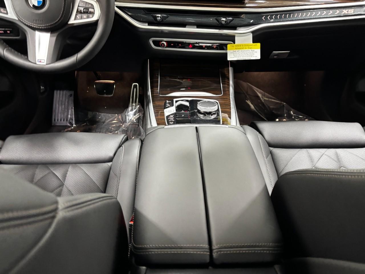 BMW X5 Vehicle Full-screen Gallery Image 17