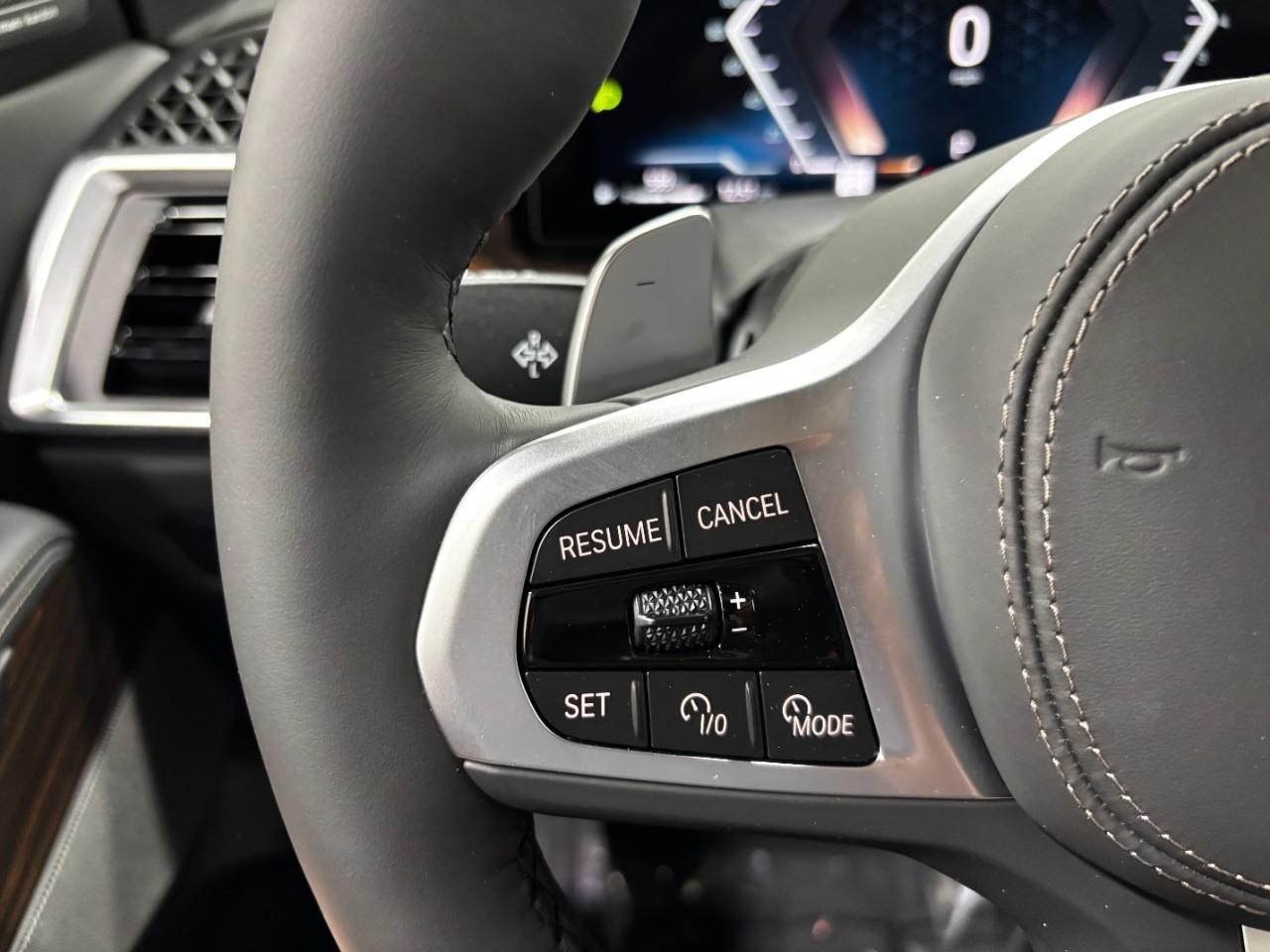 BMW X5 Vehicle Full-screen Gallery Image 21