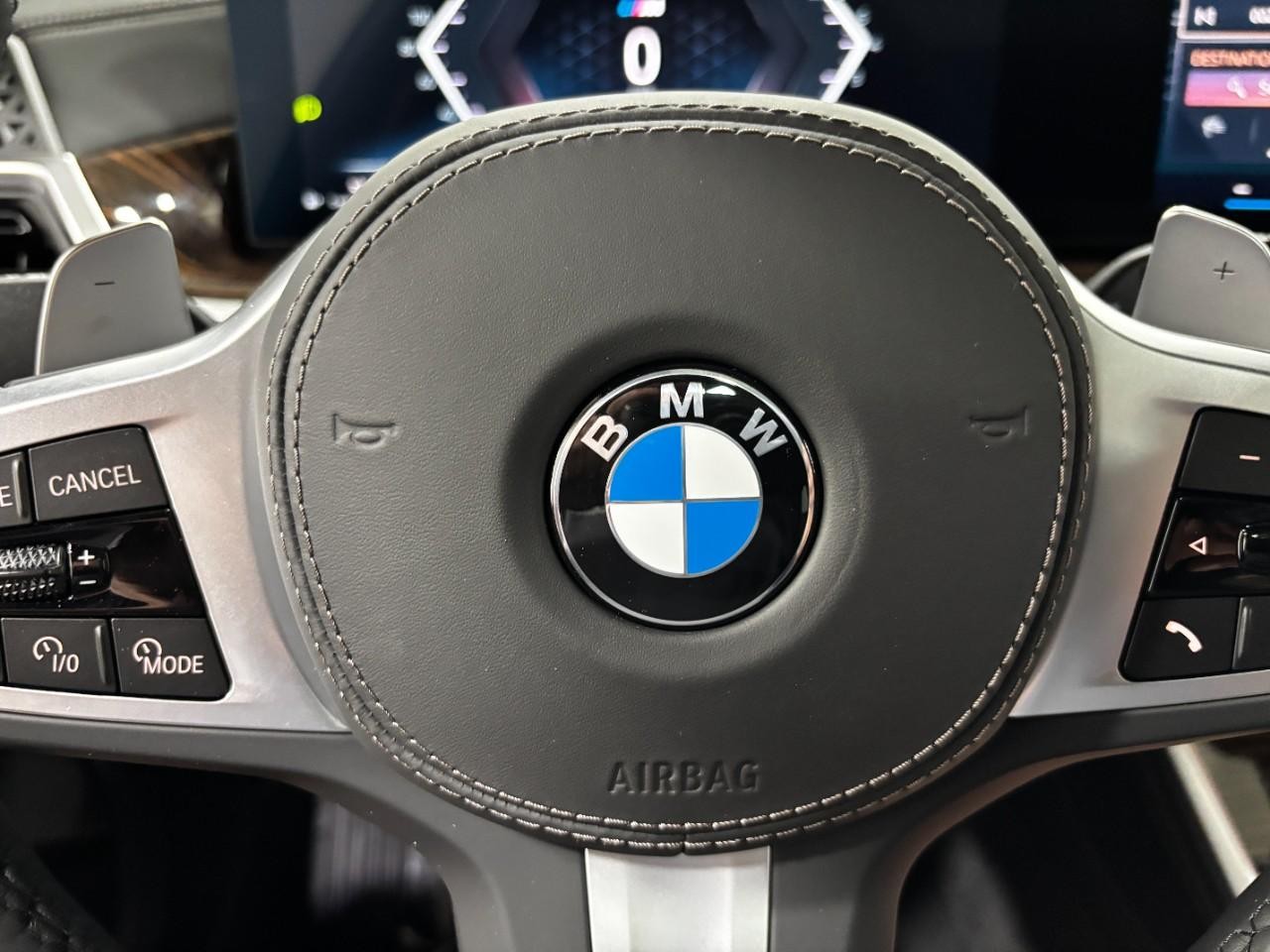 BMW X5 Vehicle Full-screen Gallery Image 22