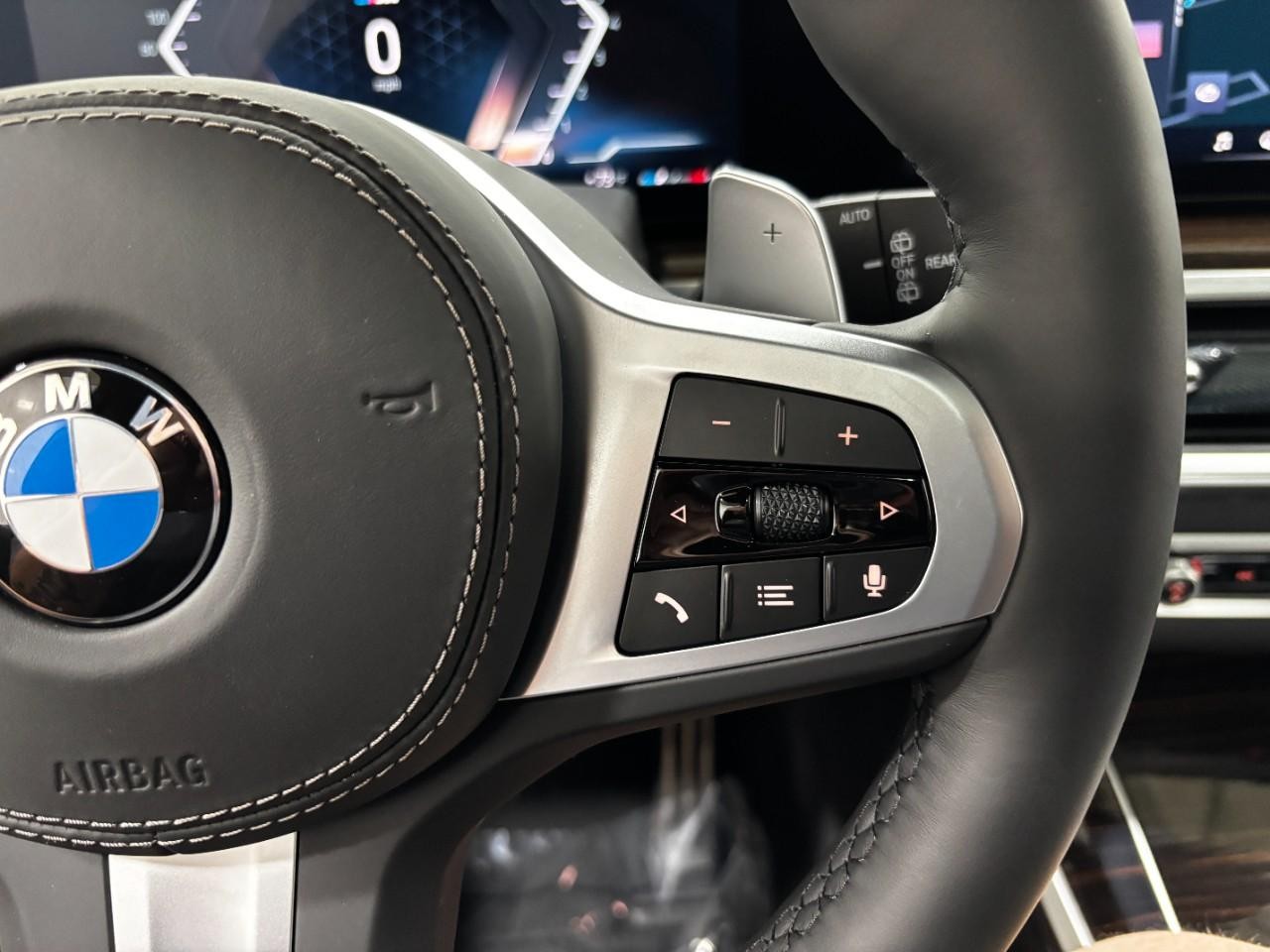 BMW X5 Vehicle Full-screen Gallery Image 23