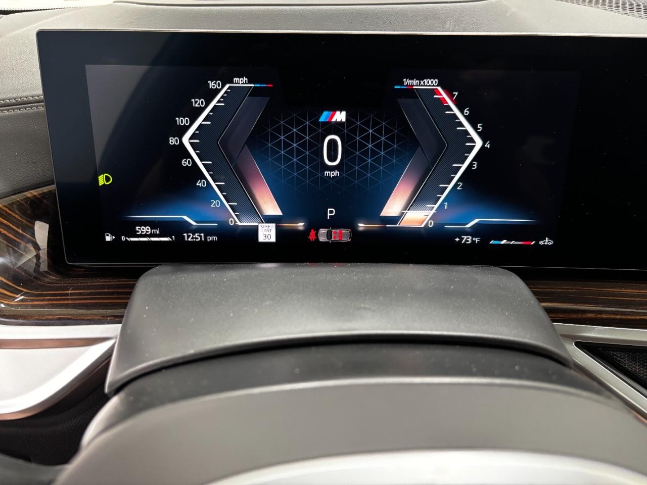 BMW X5 Vehicle Full-screen Gallery Image 24