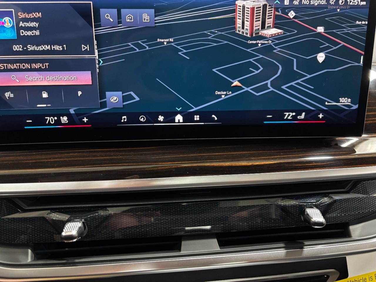 BMW X5 Vehicle Full-screen Gallery Image 25