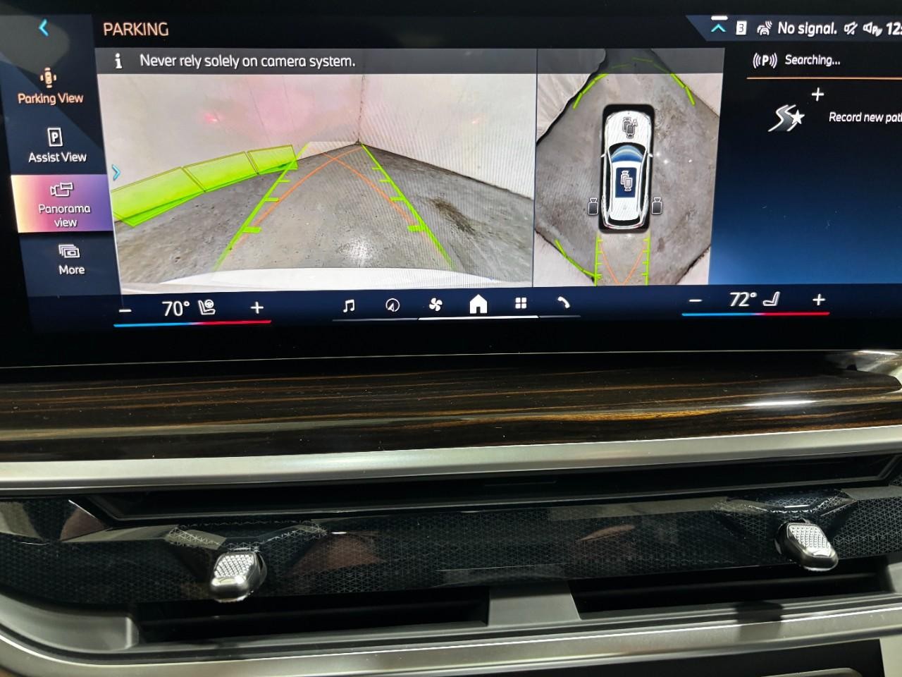 BMW X5 Vehicle Full-screen Gallery Image 26