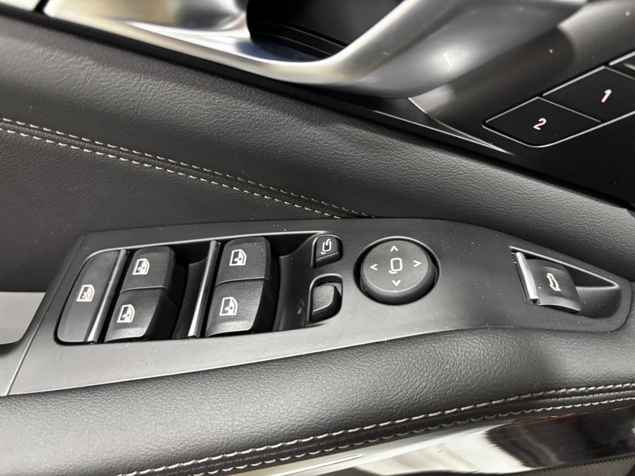 BMW X5 Vehicle Full-screen Gallery Image 36