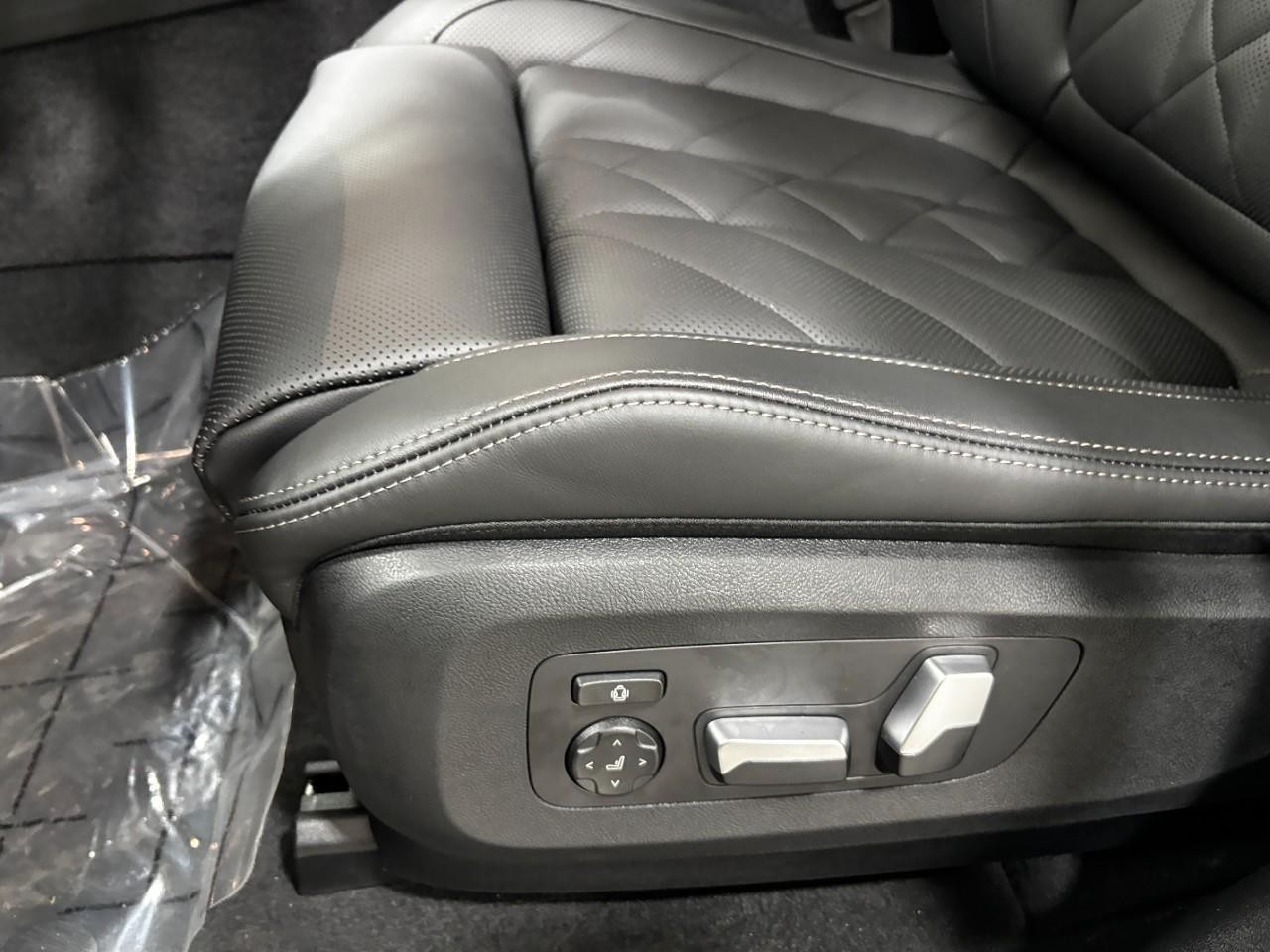 BMW X5 Vehicle Full-screen Gallery Image 37