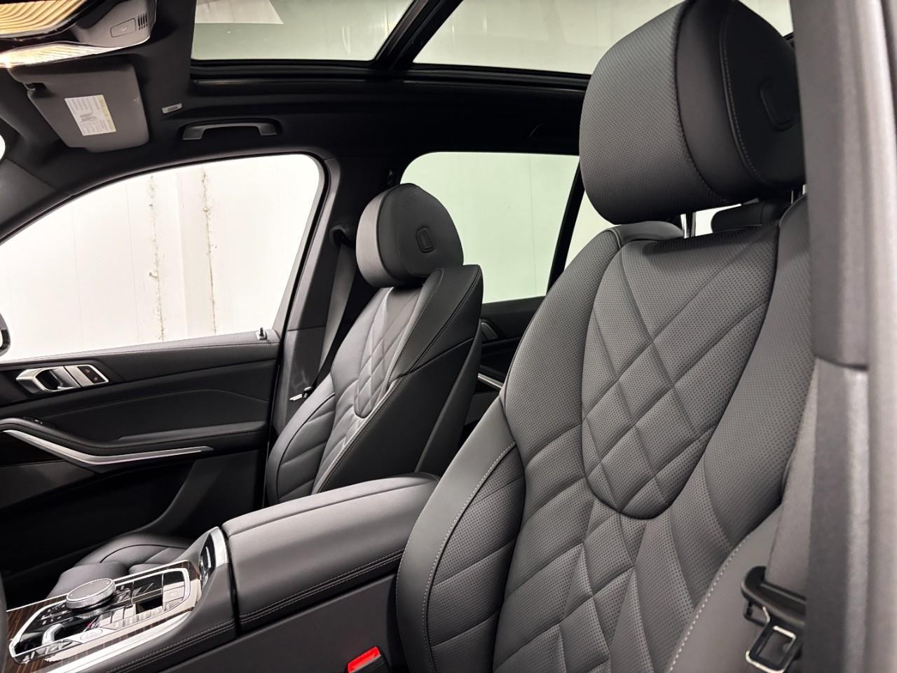 BMW X5 Vehicle Full-screen Gallery Image 38