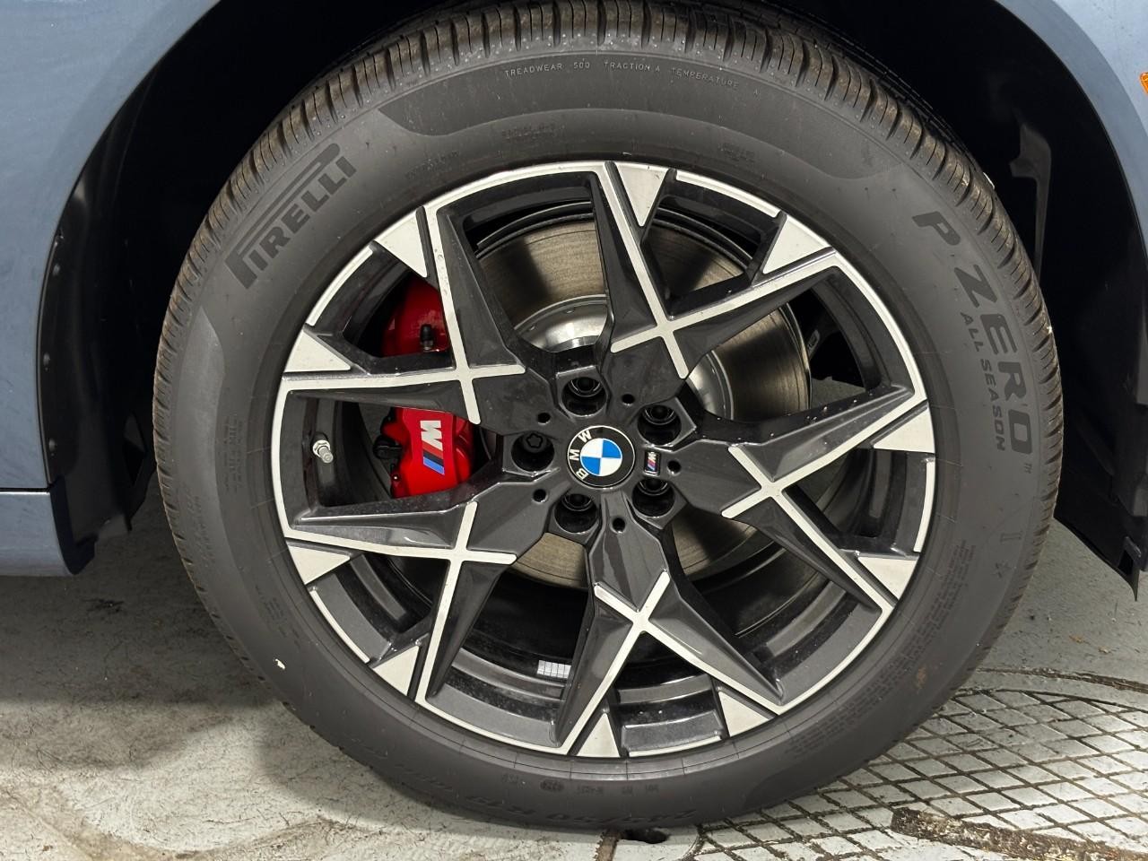 BMW X3 Vehicle Full-screen Gallery Image 5