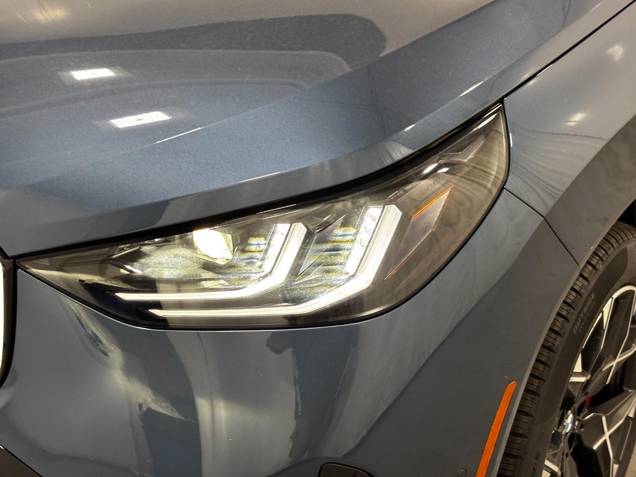 BMW X3 Vehicle Full-screen Gallery Image 9