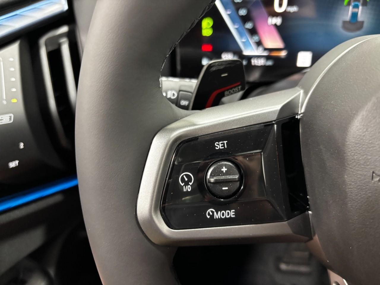 BMW X3 Vehicle Full-screen Gallery Image 21