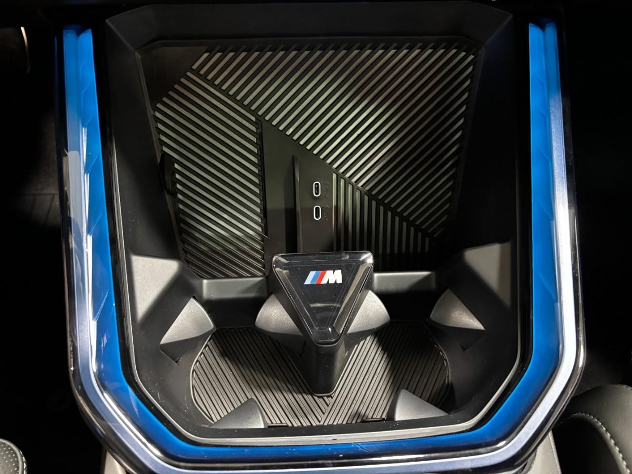 BMW X3 Vehicle Full-screen Gallery Image 28