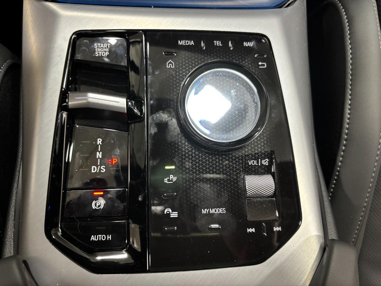 BMW X3 Vehicle Full-screen Gallery Image 29