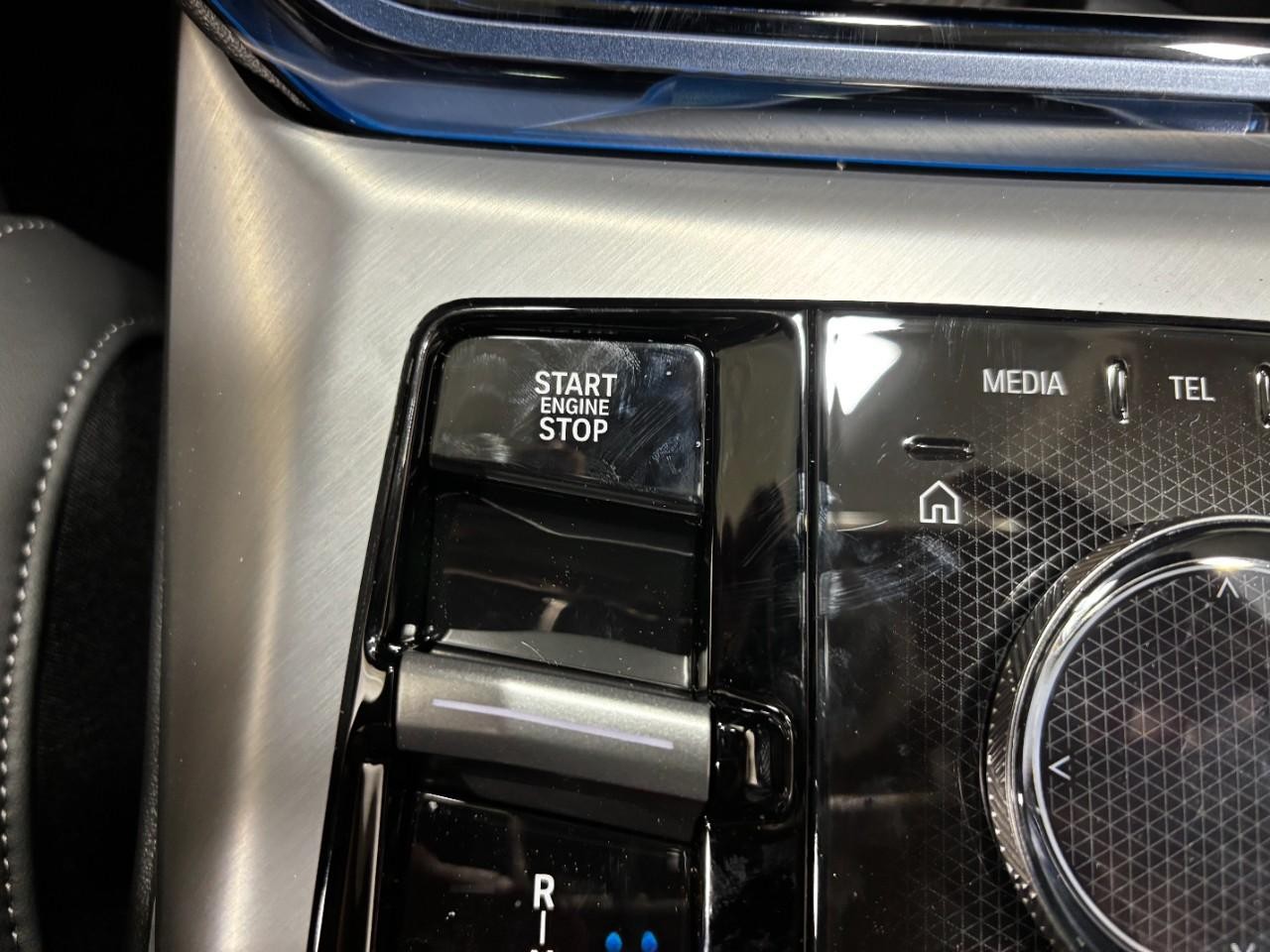 BMW X3 Vehicle Full-screen Gallery Image 31