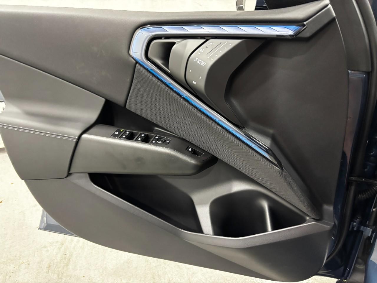 BMW X3 Vehicle Full-screen Gallery Image 32