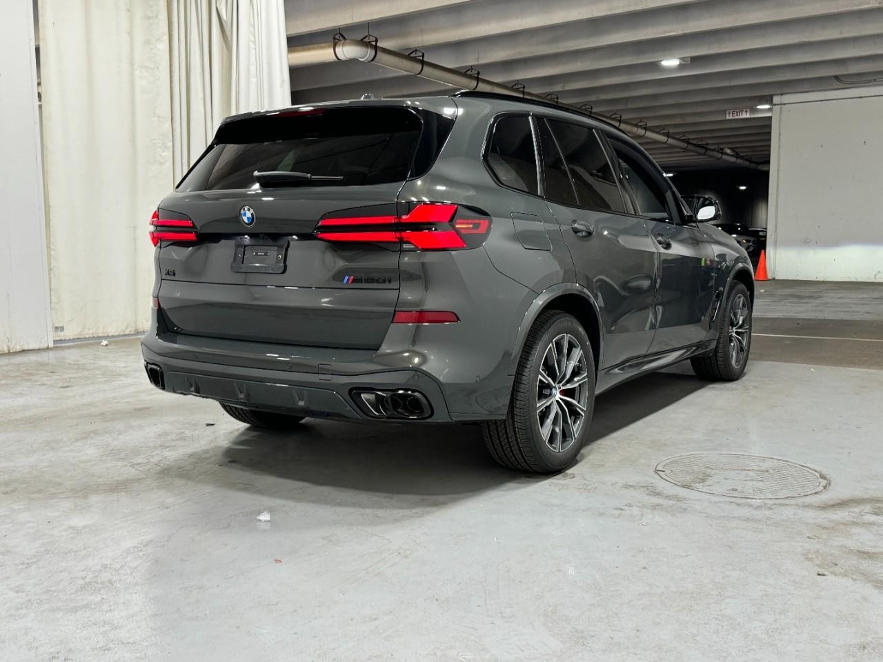 BMW X5 Vehicle Full-screen Gallery Image 4