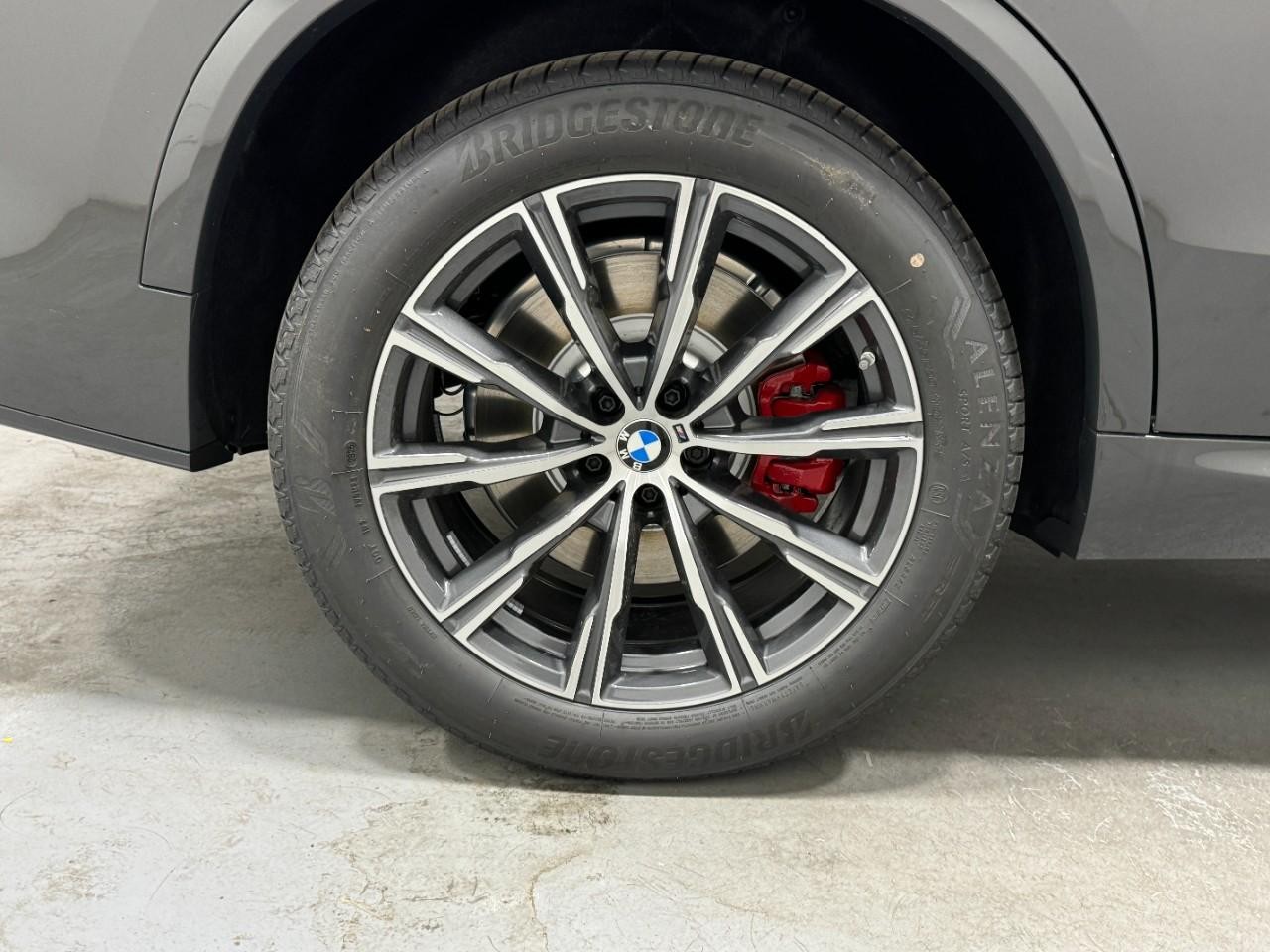 BMW X5 Vehicle Full-screen Gallery Image 5