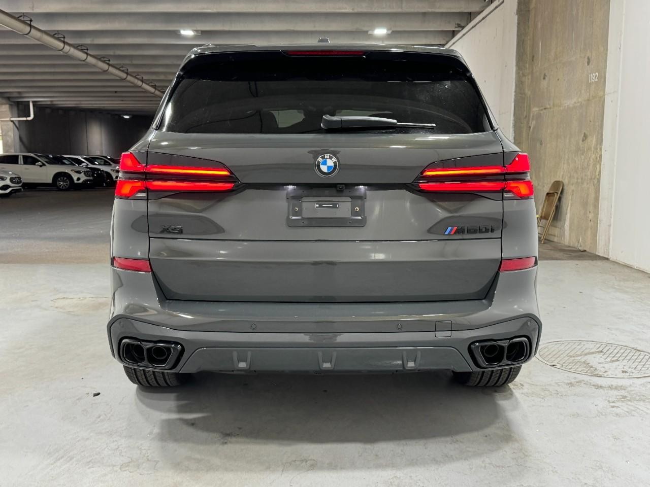 BMW X5 Vehicle Full-screen Gallery Image 9