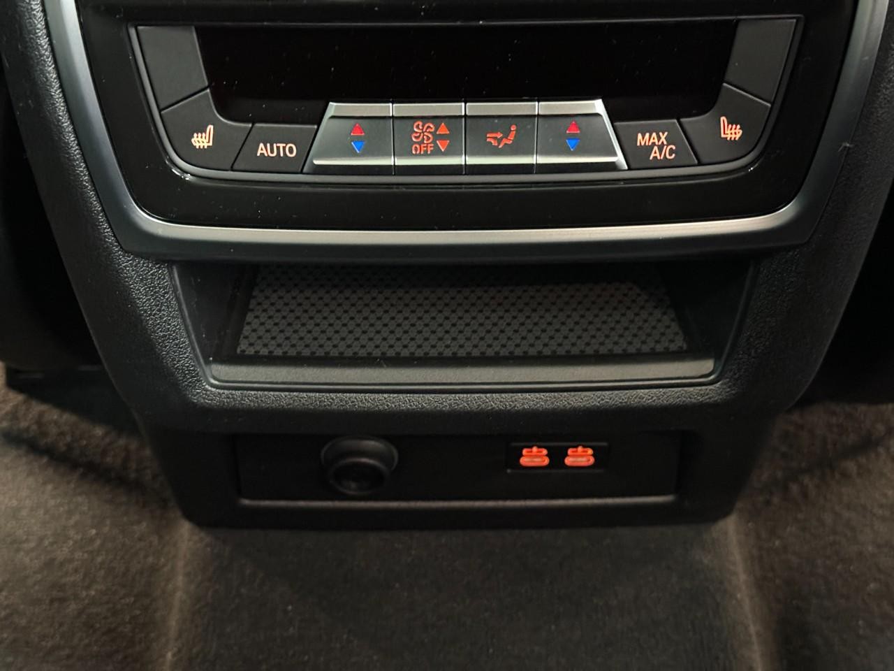 BMW X5 Vehicle Full-screen Gallery Image 11