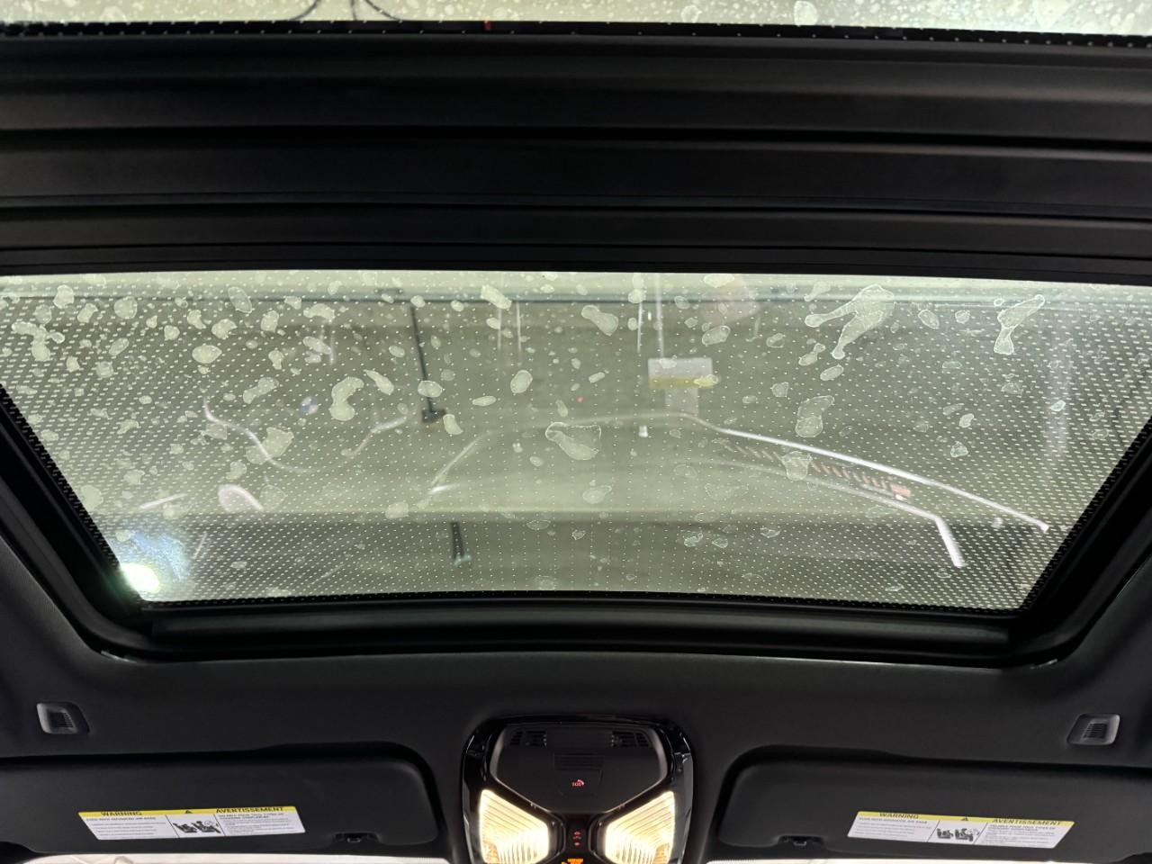 BMW X5 Vehicle Full-screen Gallery Image 12