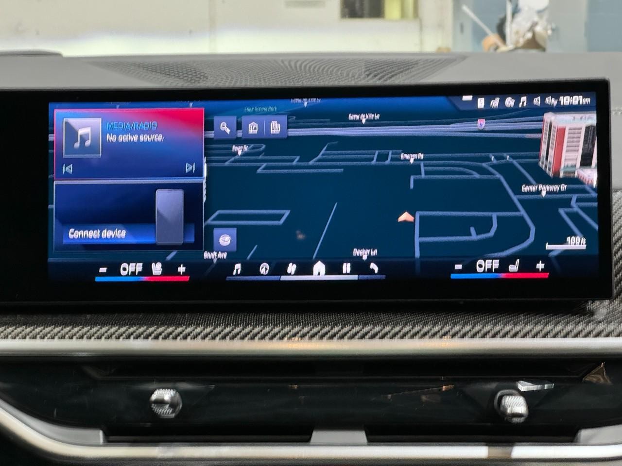 BMW X5 Vehicle Full-screen Gallery Image 15