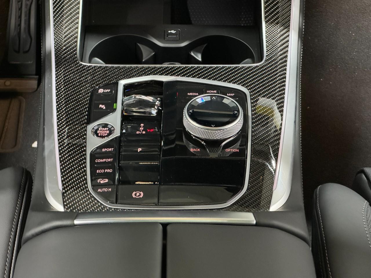 BMW X5 Vehicle Full-screen Gallery Image 16