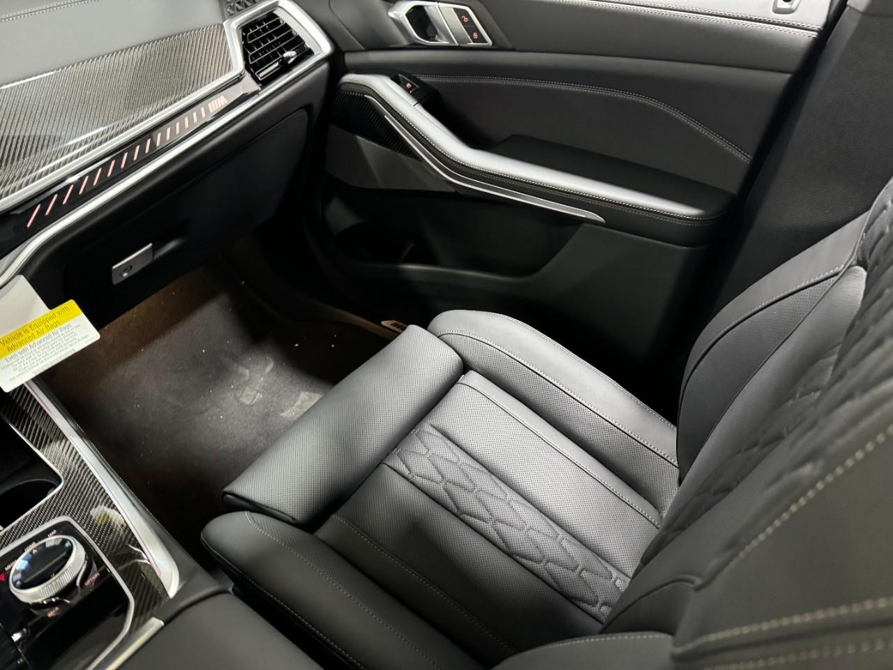 BMW X5 Vehicle Full-screen Gallery Image 17