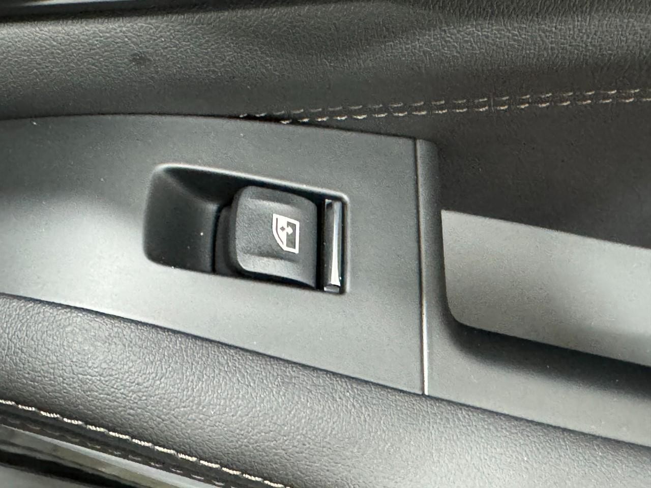 BMW X5 Vehicle Full-screen Gallery Image 22