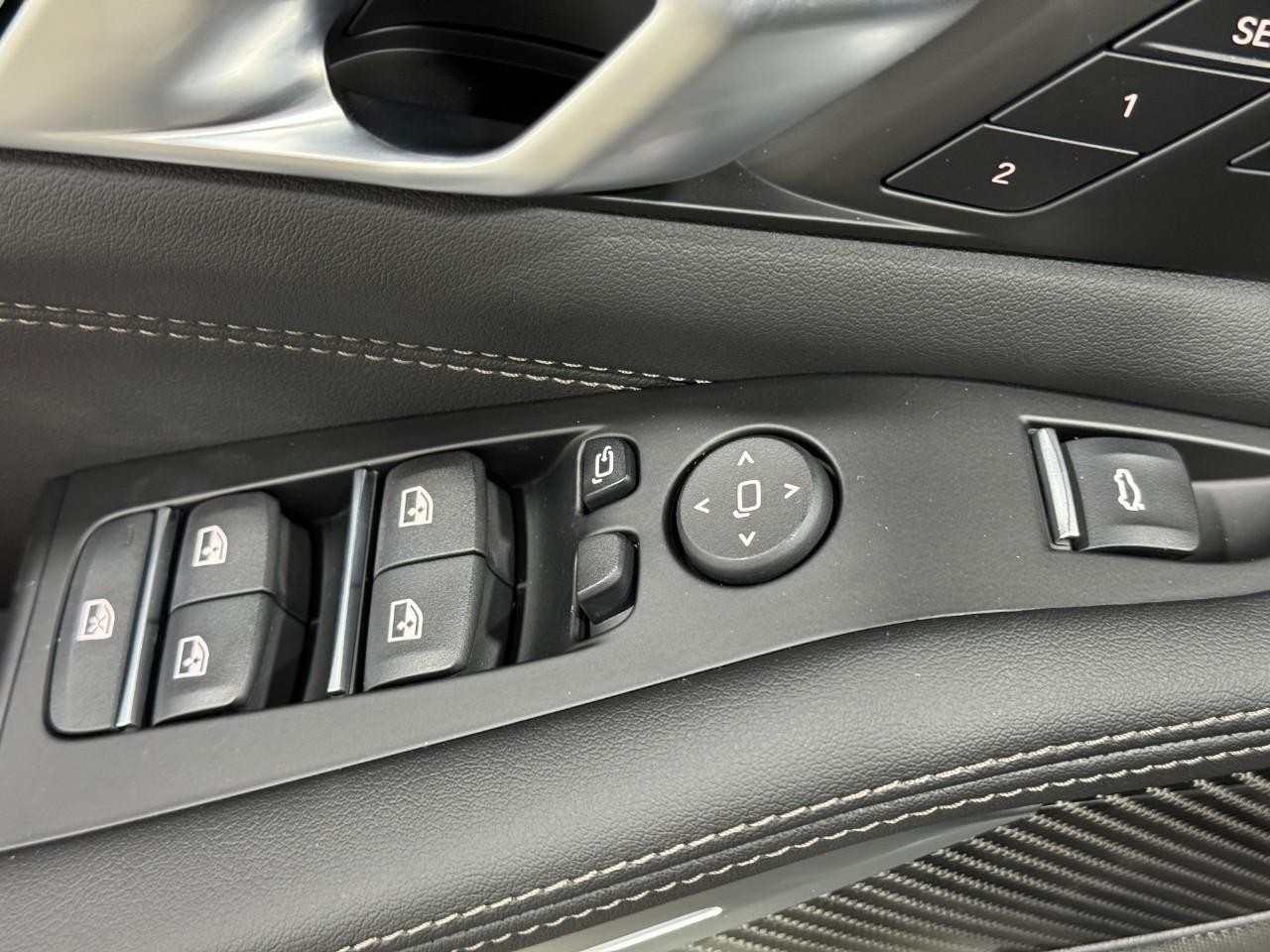 BMW X5 Vehicle Full-screen Gallery Image 26